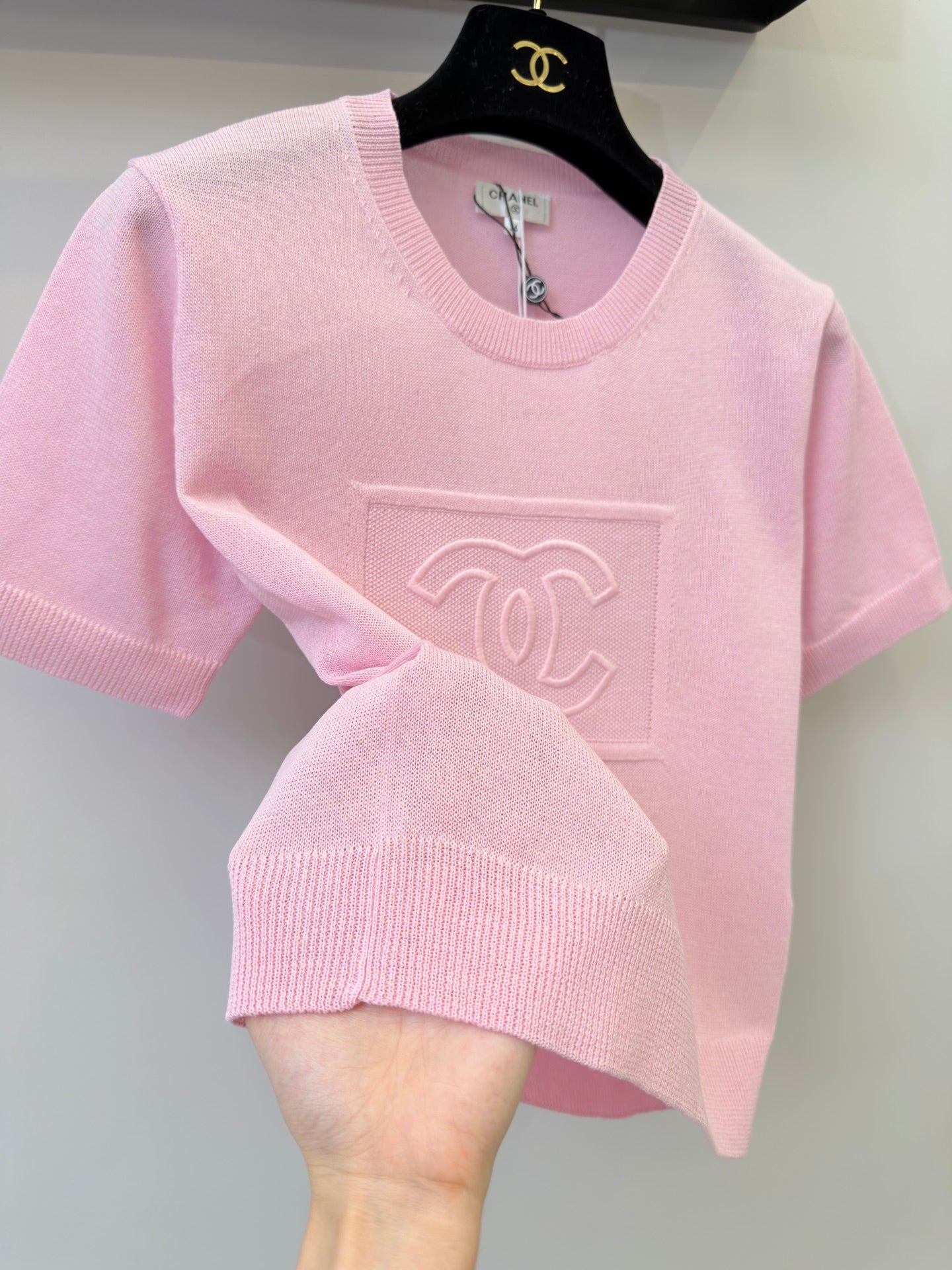 小香家-刺繡CC圓領短袖針織衫 粉色