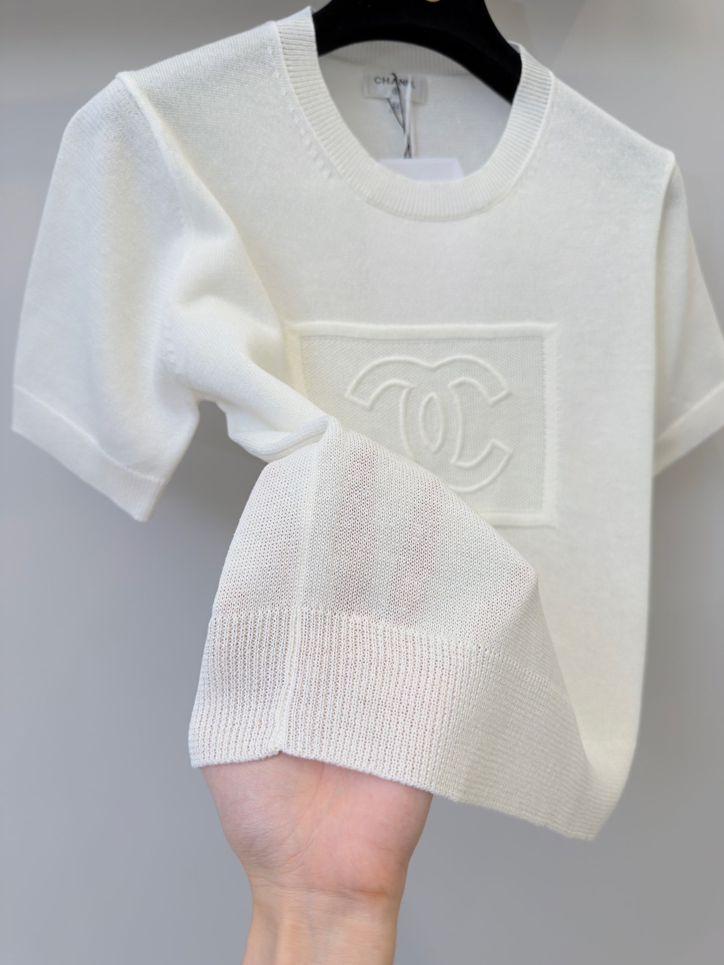 小香家-刺繡CC圓領短袖針織衫 白色