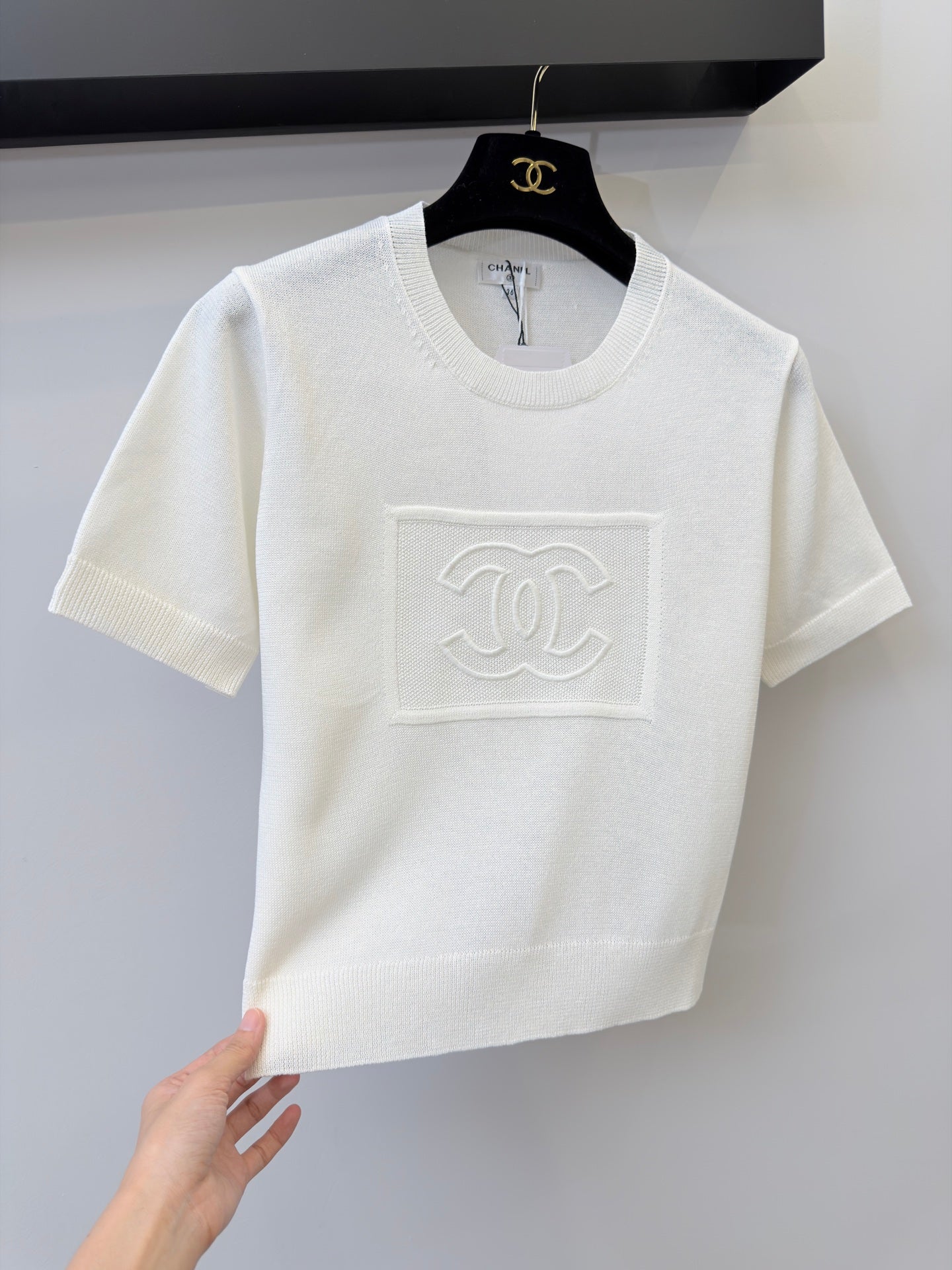 小香家-刺繡CC圓領短袖針織衫 白色