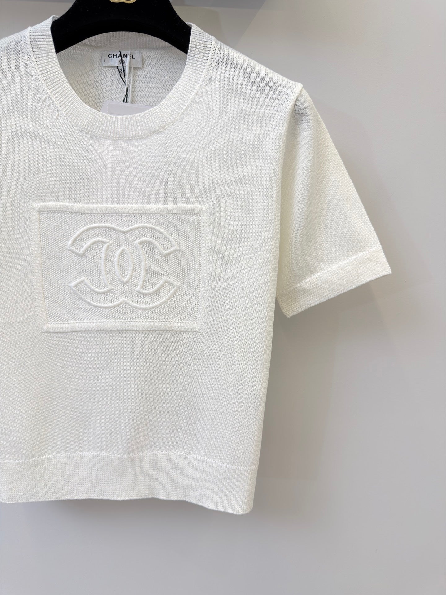 小香家-刺繡CC圓領短袖針織衫 白色