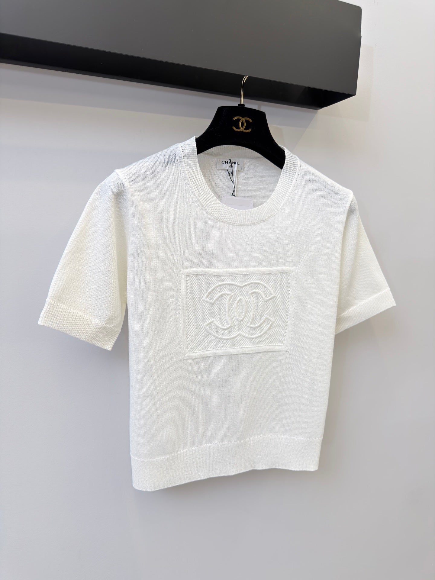 小香家-刺繡CC圓領短袖針織衫 白色