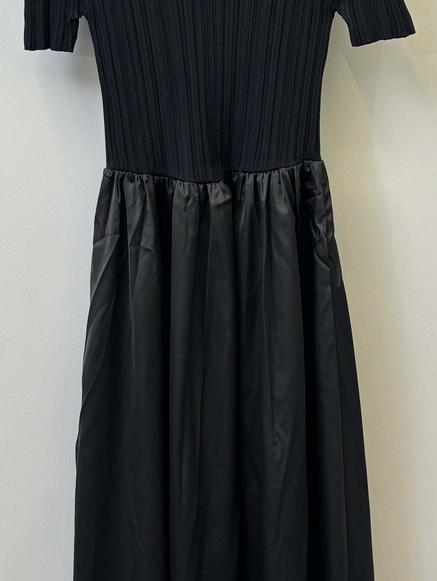 小香家-V領短袖針織衫收腰連身裙