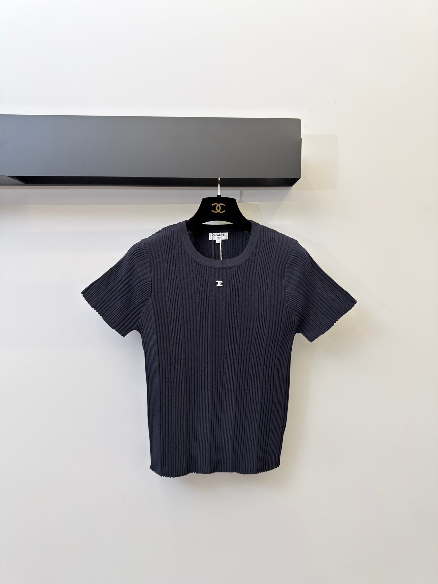 小香家-坑條圓領正肩短袖 黑色
