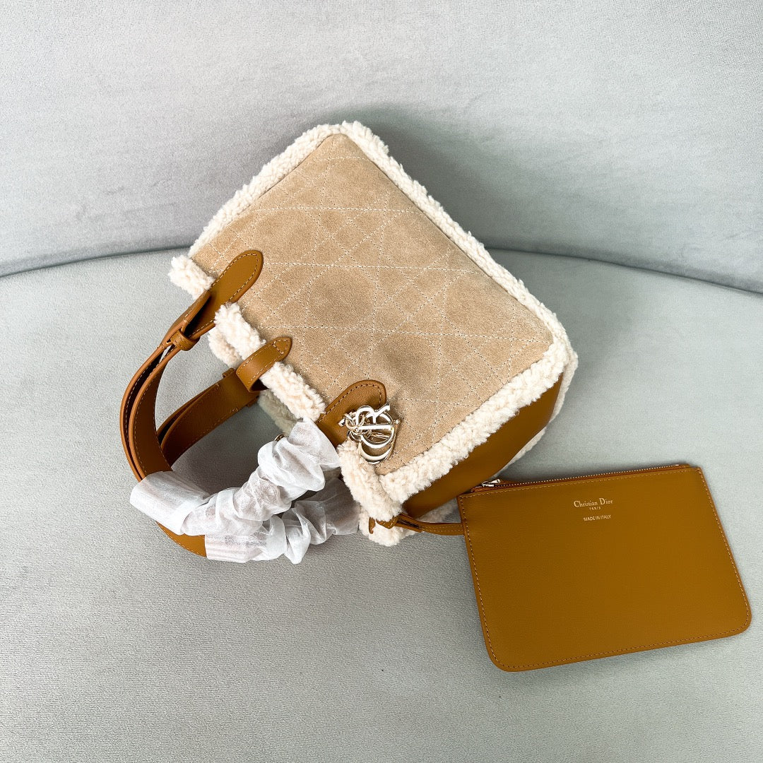 迪D家-冬季新品 Toujours 小號 麂皮 焦糖色
