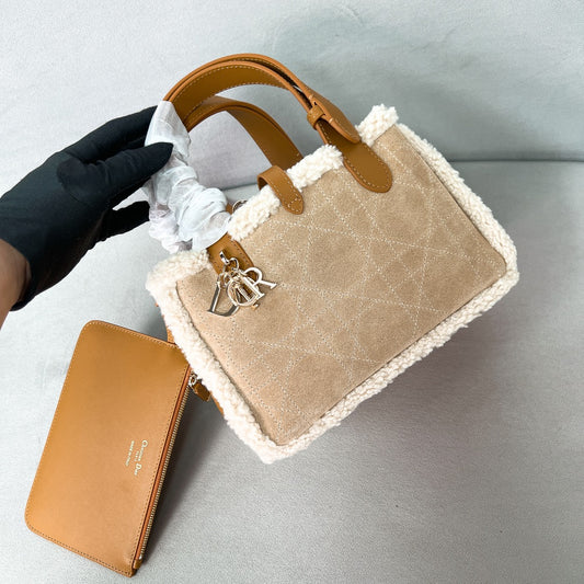 迪D家-冬季新品 Toujours 小號 麂皮 焦糖色
