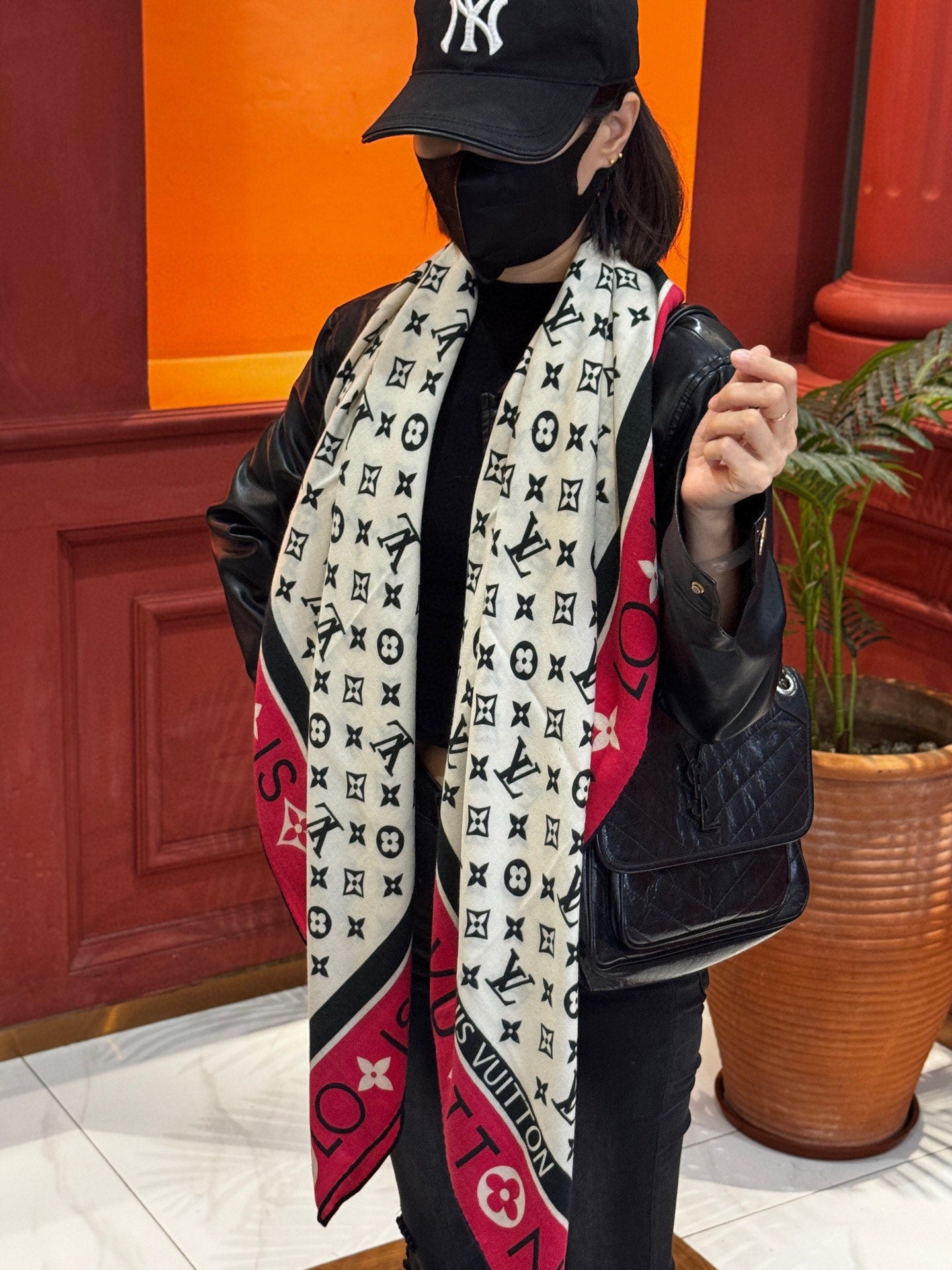 路L家-絲毛雙面同色方巾 135 x 135 厘米