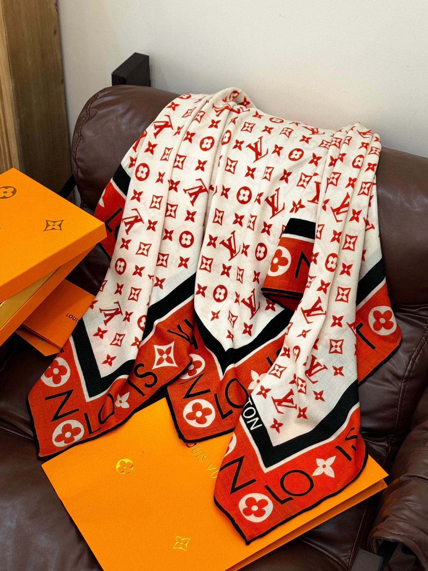路L家-絲毛雙面同色方巾 135 x 135 厘米