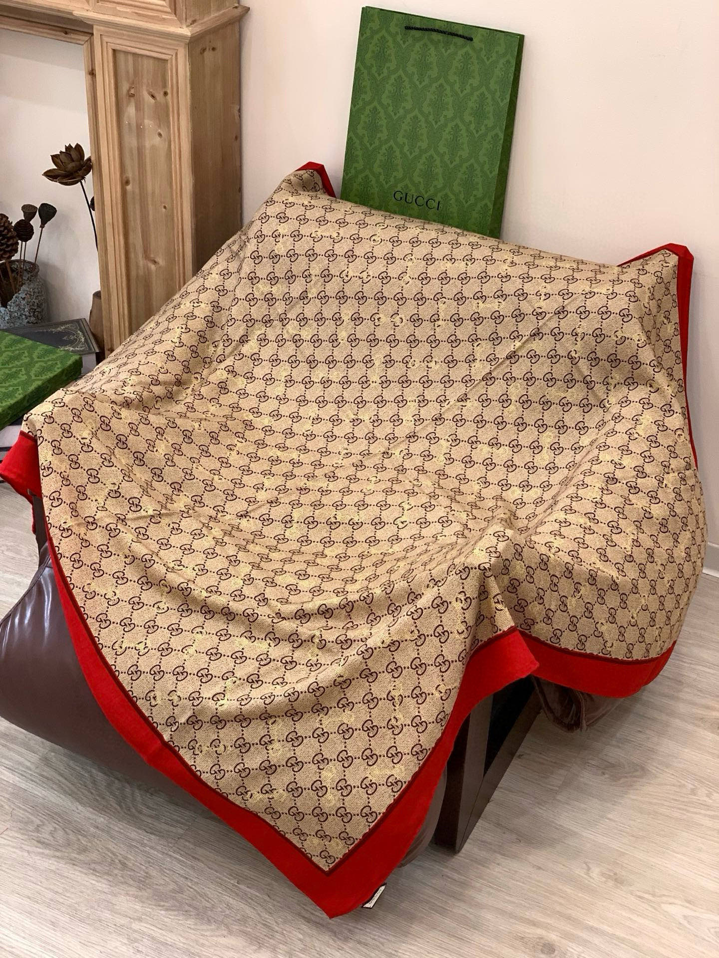 古G家-雙面絲絨披肩 135x135 30%真絲70%羊絨