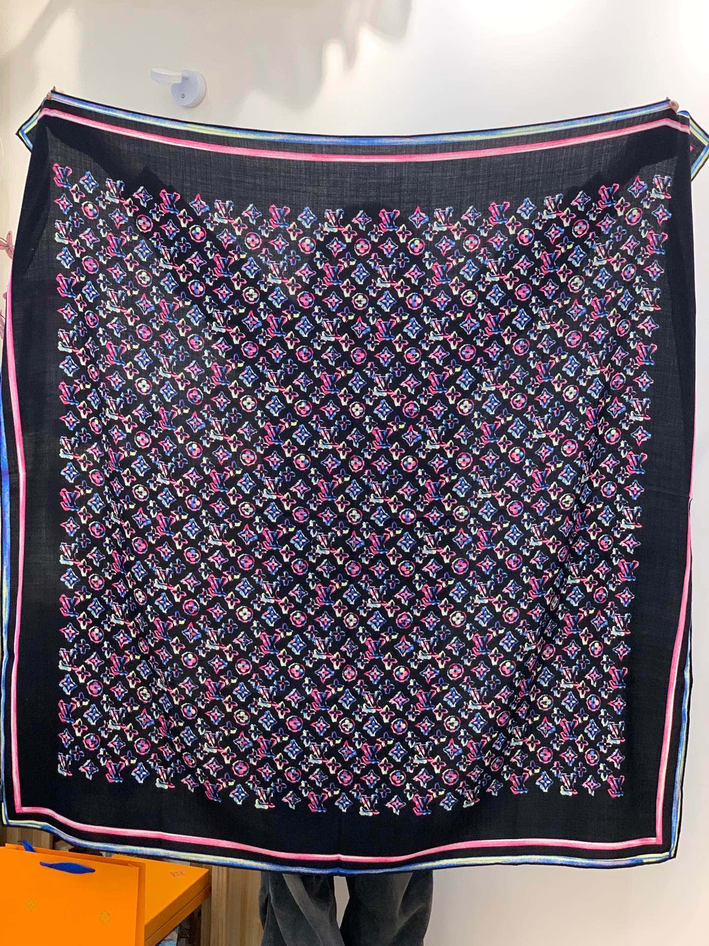 路L家-絲絨雙面同色披肩 135 x 135厘米