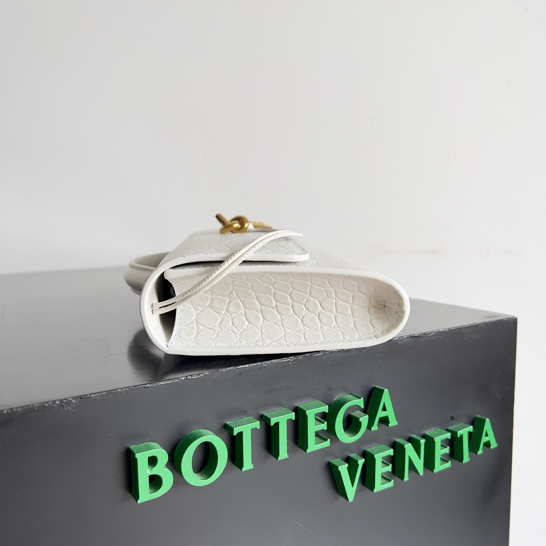 B編織- Veneta扭結扣手拿包 白色