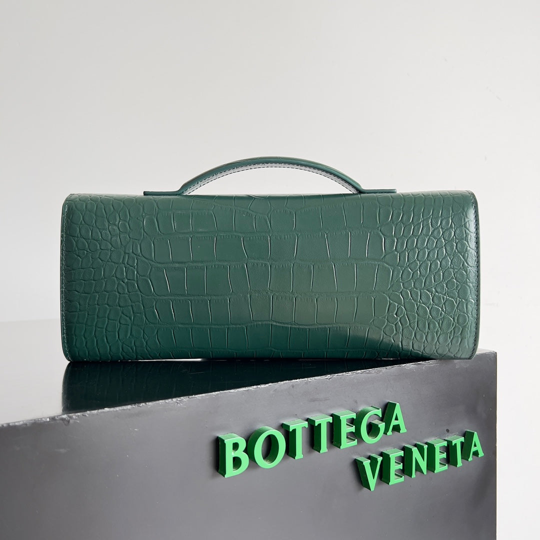 B編織- Veneta扭結扣手拿包 祖母綠