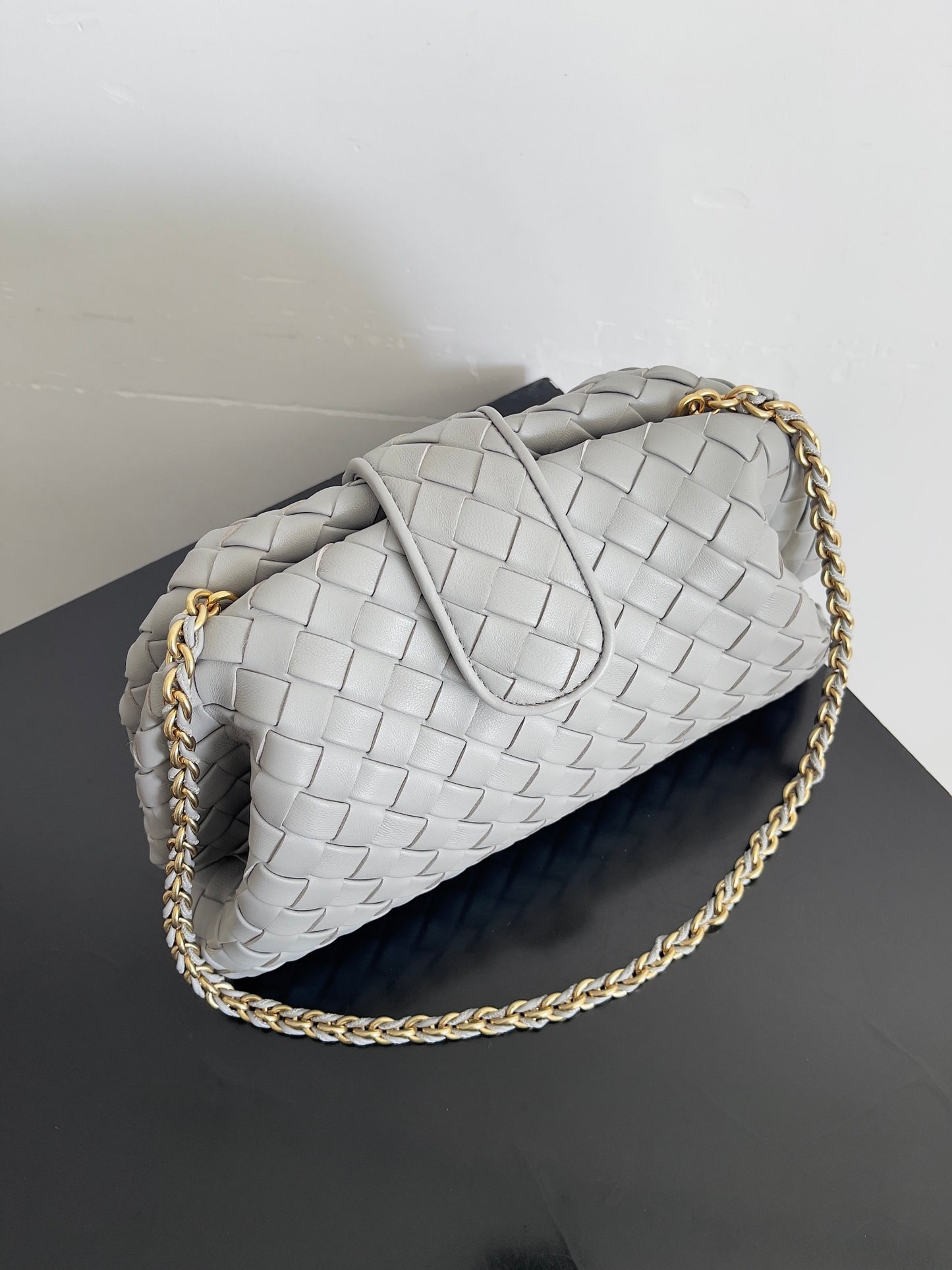 B編織- LAUREN CLUTCH 鏈條手拿包 灰色