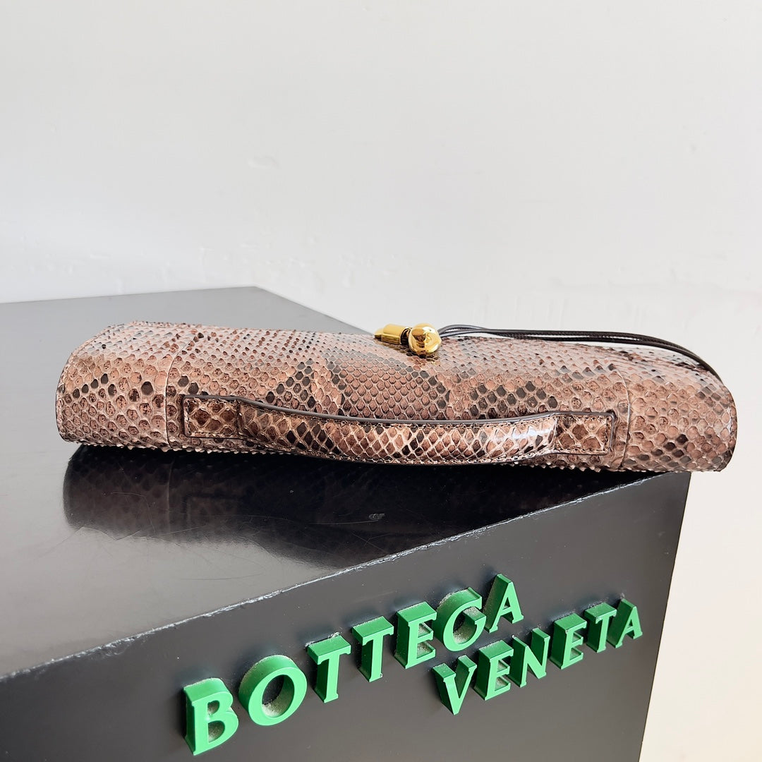 B編織-ANDIAMO CLUTCH 蛇皮手拿包