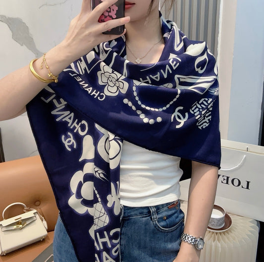 小香家-絲質羊絨方巾 140*140 兩色