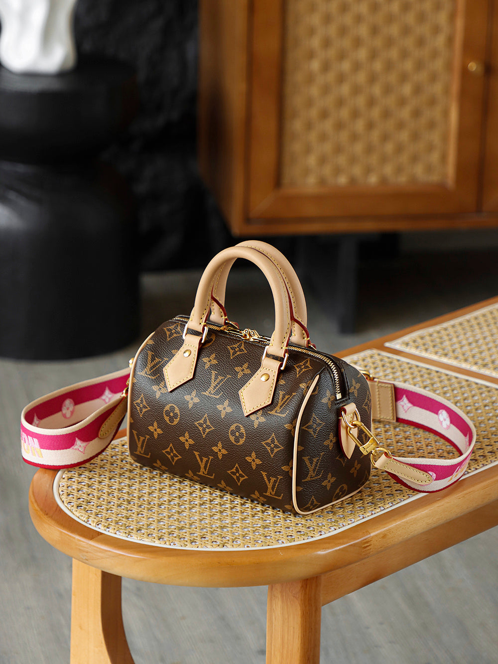 路L家-M45957 SPEEDY 20立體枕頭包-粉紅色