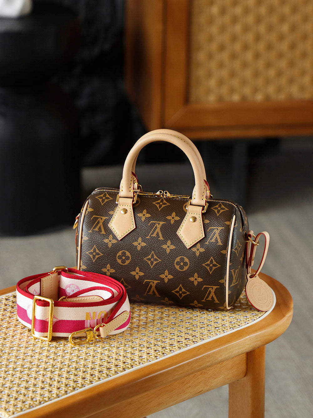 路L家-M45957 SPEEDY 20立體枕頭包-粉紅色