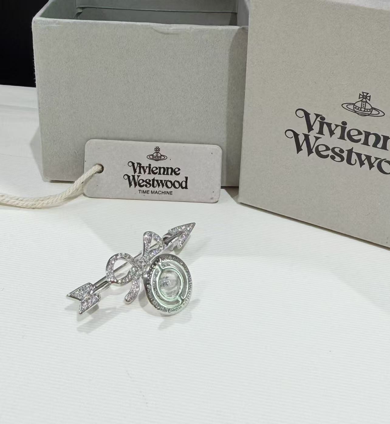 Vivienne westwood-胸針20260615