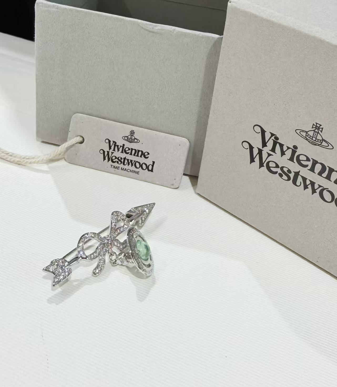Vivienne westwood-胸針20260615