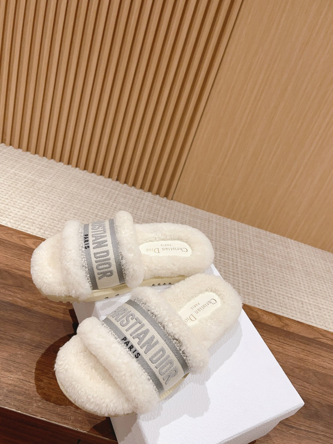 迪D家-絨毛厚底拖鞋 灰色刺繡