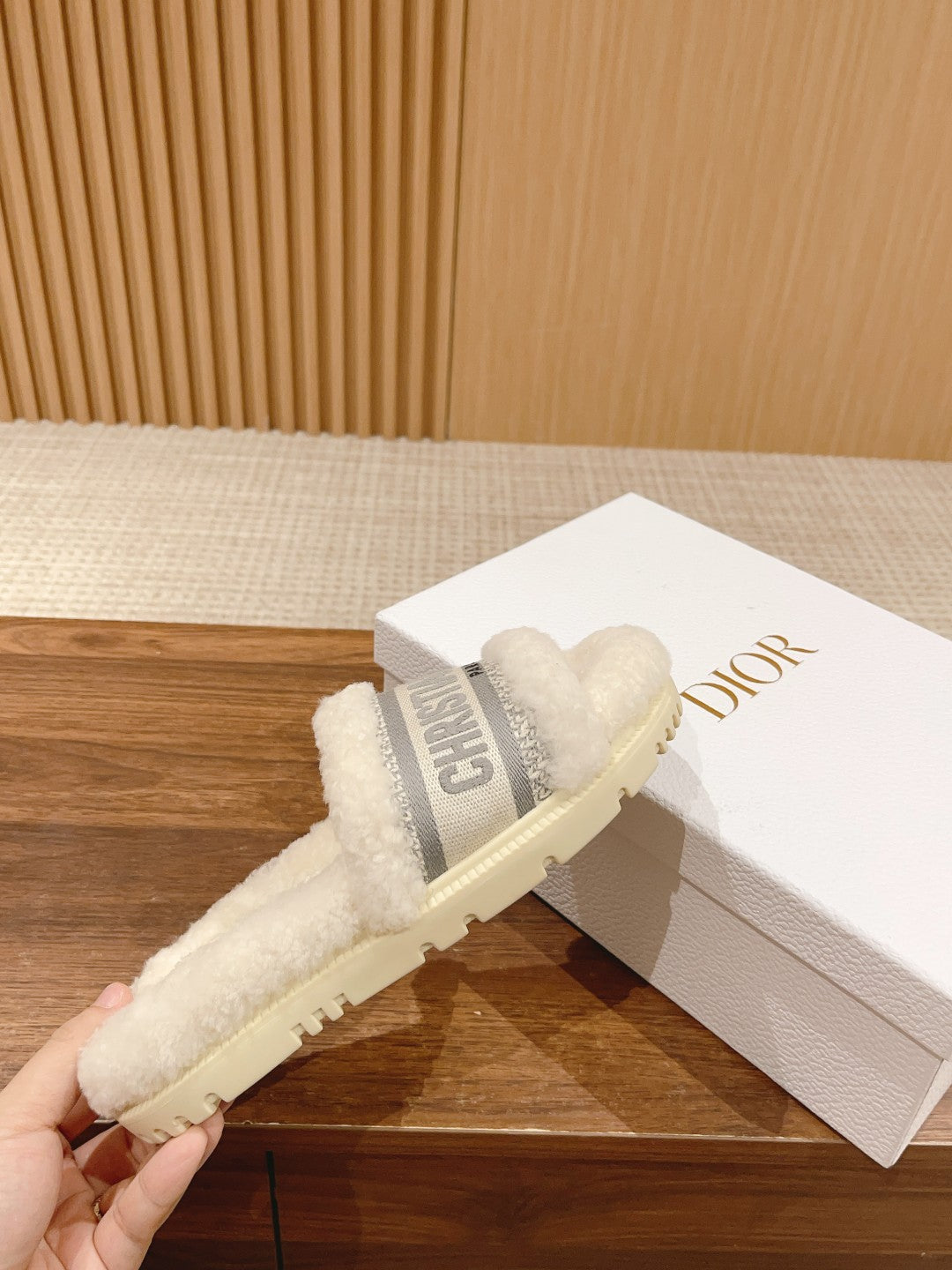 迪D家-絨毛厚底拖鞋 灰色刺繡