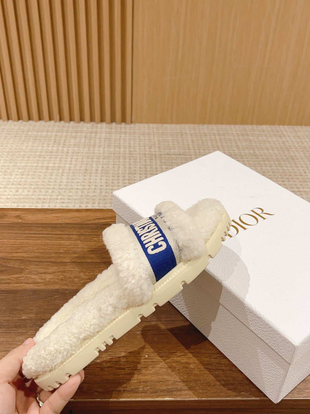 迪D家-絨毛厚底拖鞋 中藍色刺繡