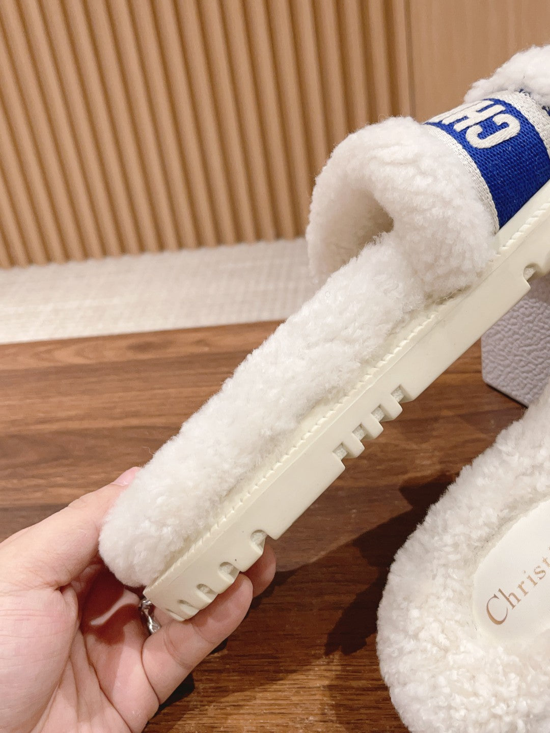 迪D家-絨毛厚底拖鞋 中藍色刺繡