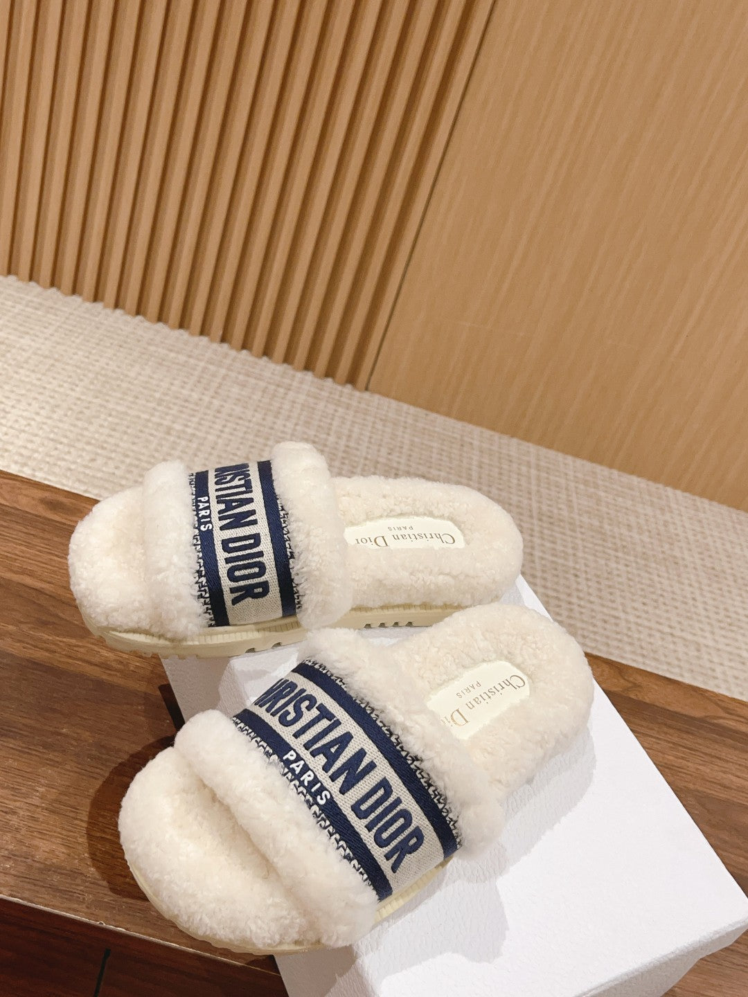迪D家-絨毛厚底拖鞋 深藍刺繡