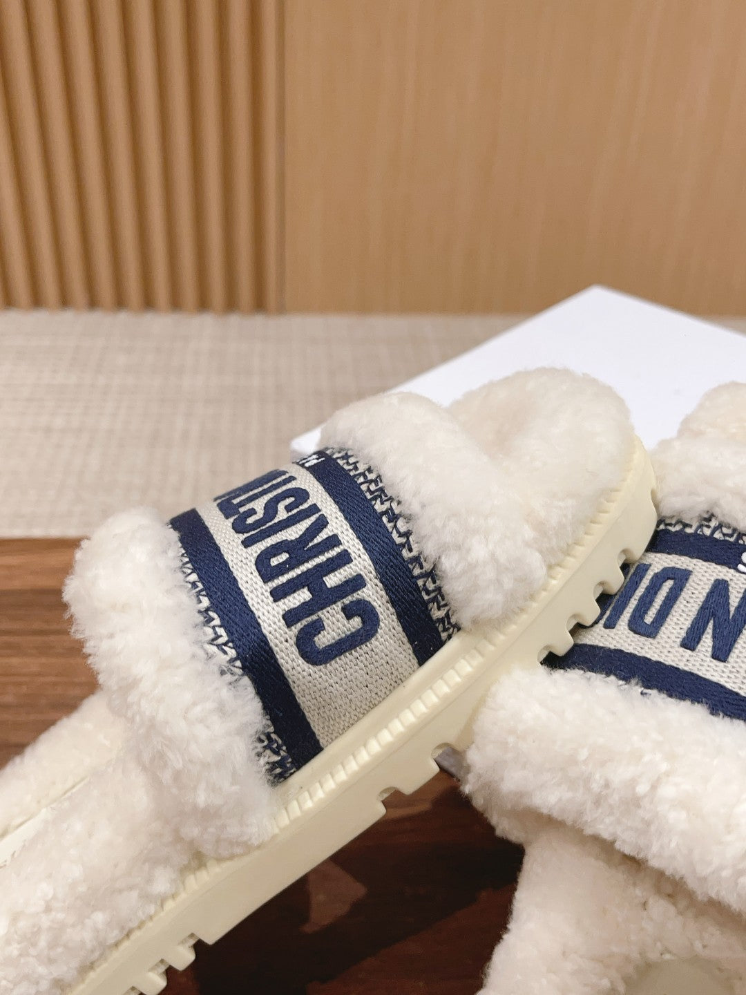迪D家-絨毛厚底拖鞋 深藍刺繡