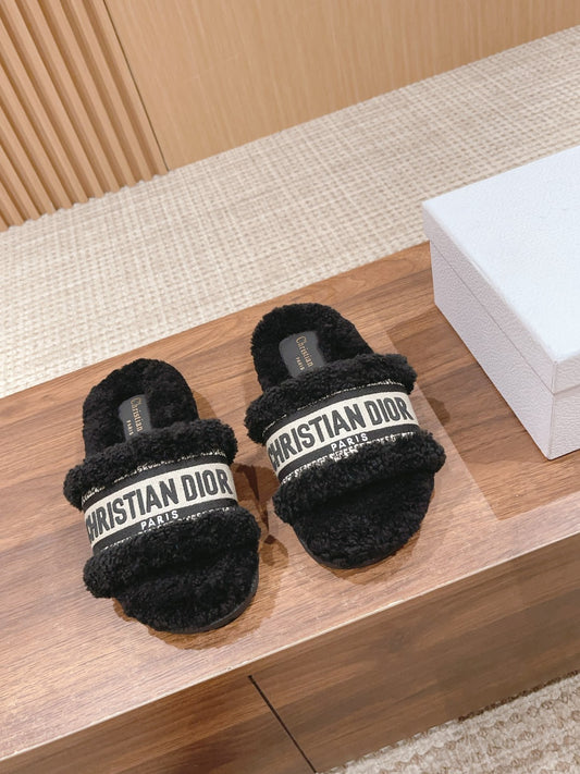 迪D家-絨毛厚底拖鞋 黑色刺繡