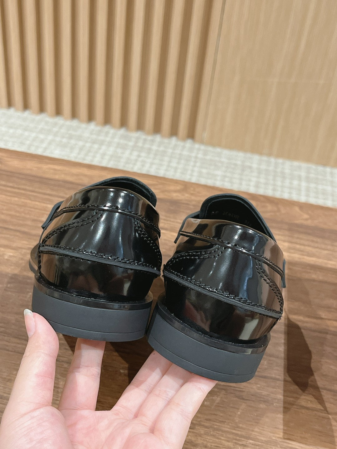 穆M家-金幣樂福鞋 漆皮黑色