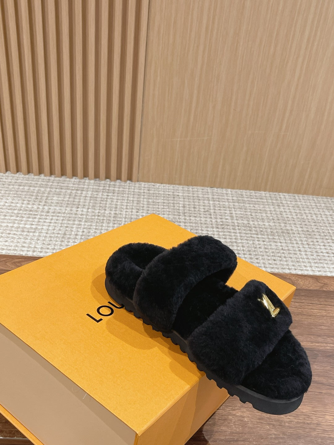 路L家-皮毛一體拖鞋 黑色