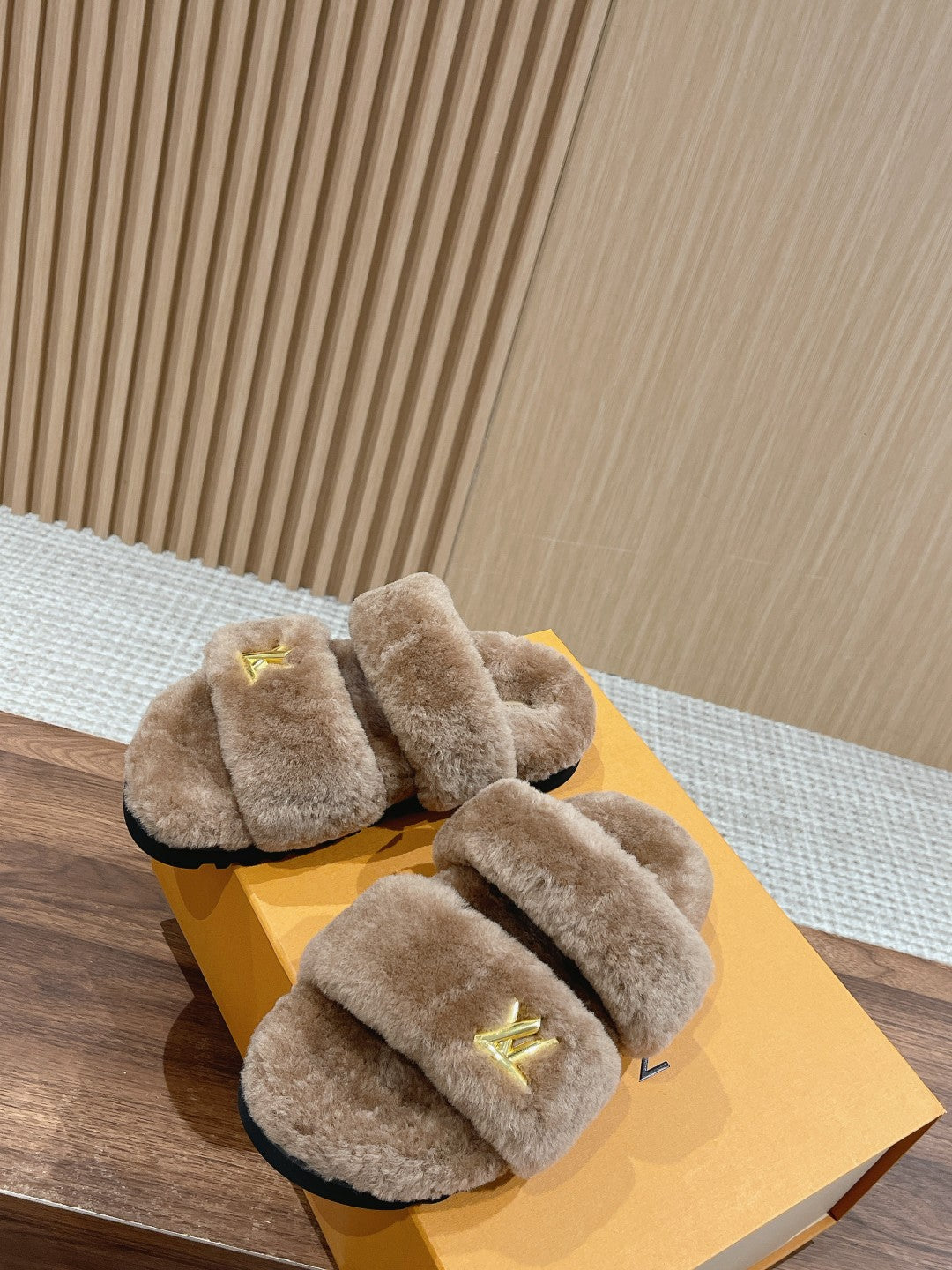 路L家-皮毛一體拖鞋 咖色