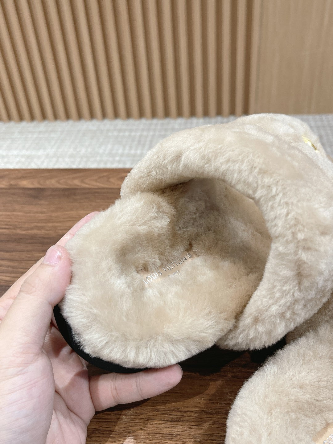 路L家-皮毛一體拖鞋 米色