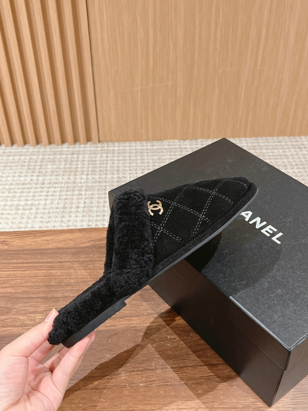 小香家-2023 包頭毛拖 黑色