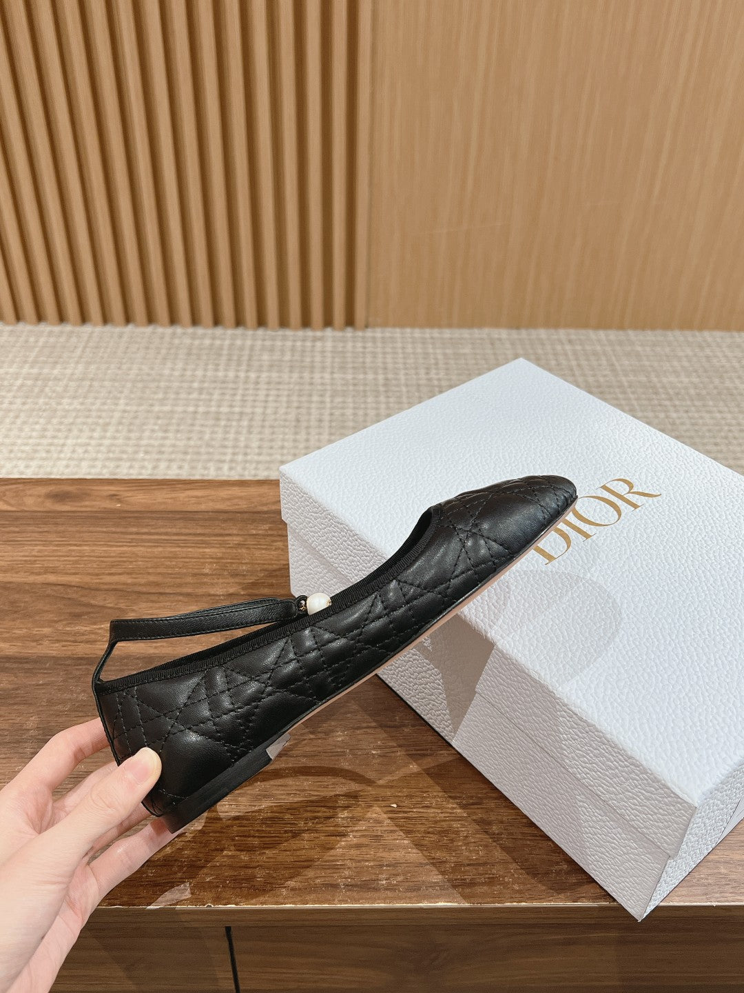 迪D家-2024春夏 珍珠小羊皮單鞋 黑色 扣帶