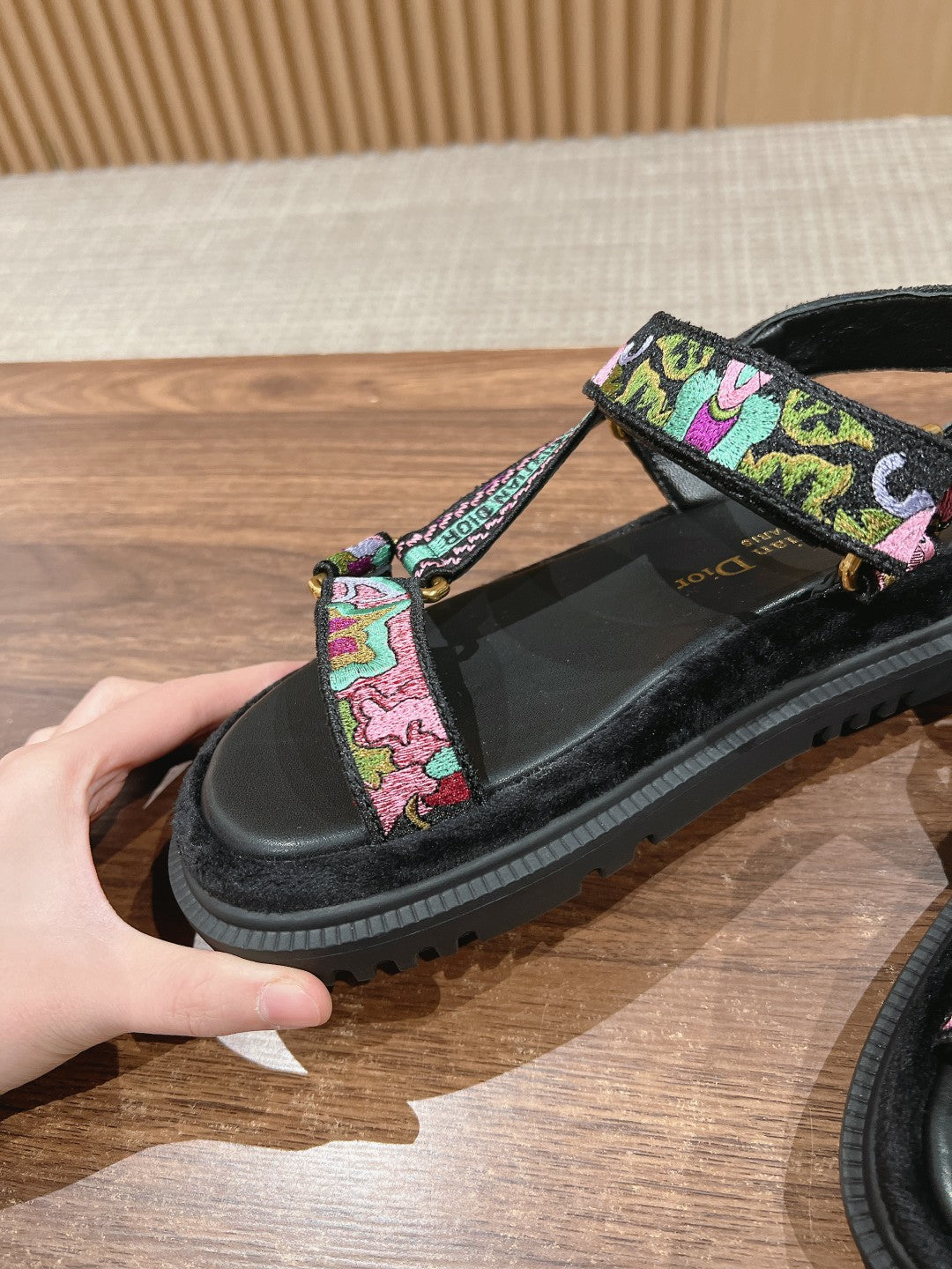 迪D家-魔鬼氈涼鞋 圖騰款 黑色