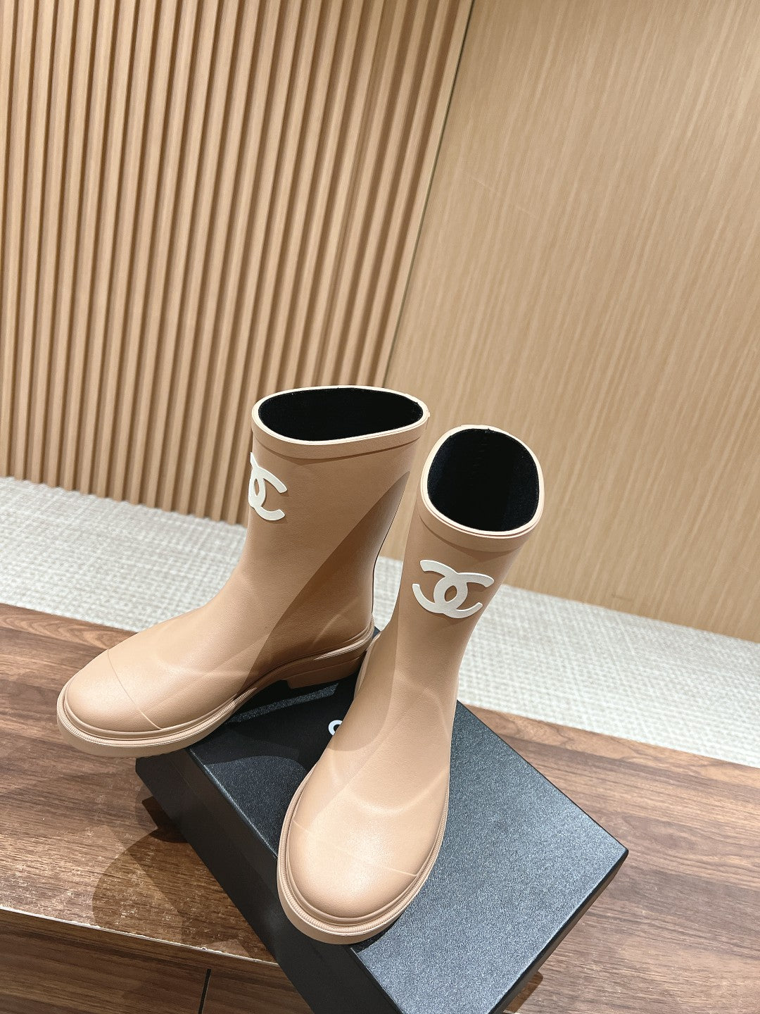 小香家-LOGO短筒雨靴 卡其色