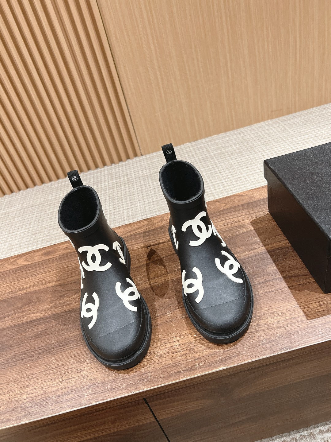 小香家-滿版LOGO短筒雨靴 黑色