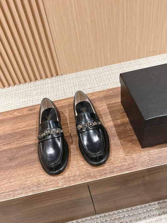 小香家-雙C桃心扣樂福鞋 黑色