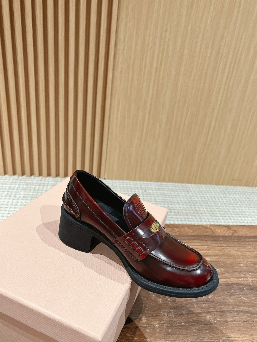 穆M家-金幣粗跟樂福鞋6CM 黑紅色