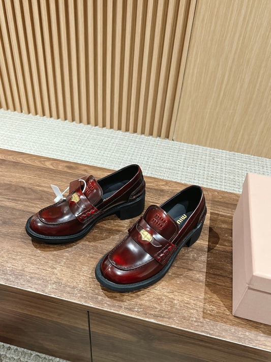 穆M家-金幣粗跟樂福鞋6CM 黑紅色