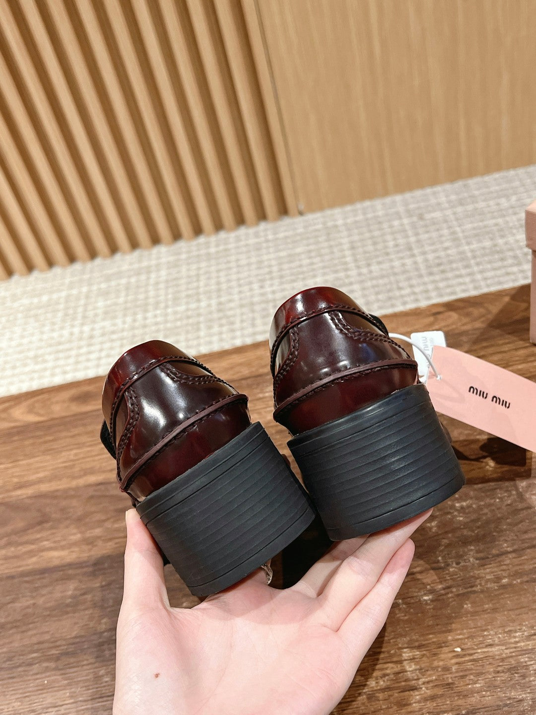 穆M家-金幣粗跟樂福鞋6CM 黑紅色