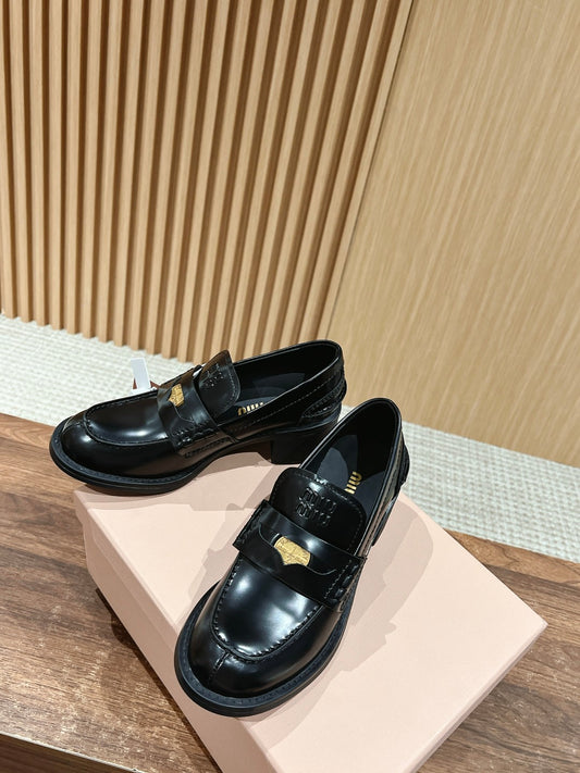 穆M家-金幣粗跟樂福鞋6CM 黑色