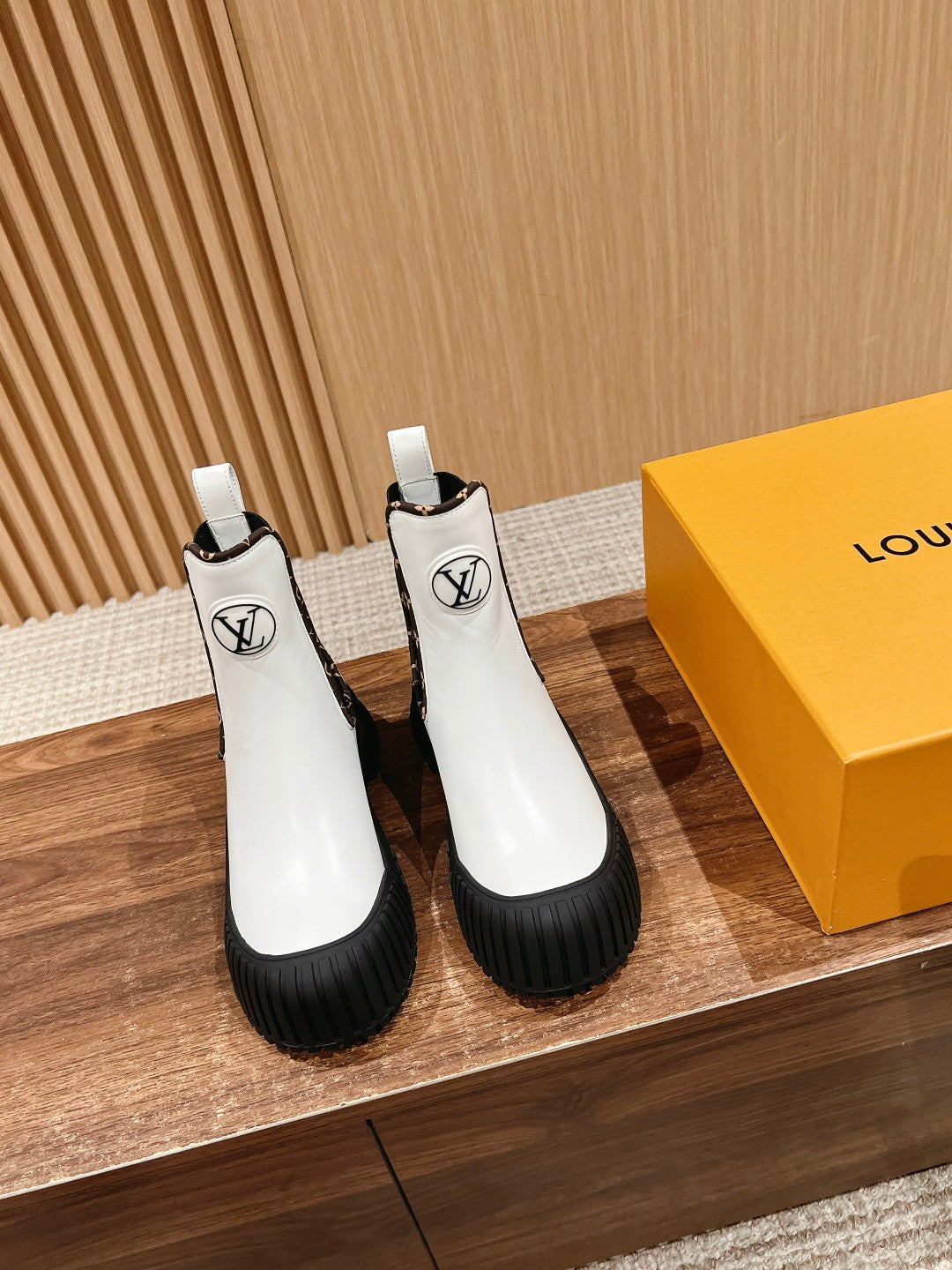 路L家-LOGO短靴 皮面白色