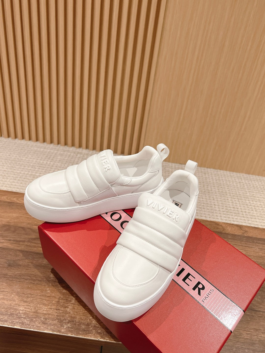 RV 雲朵𝐏𝐮𝐟𝐟休閒鞋 白色
