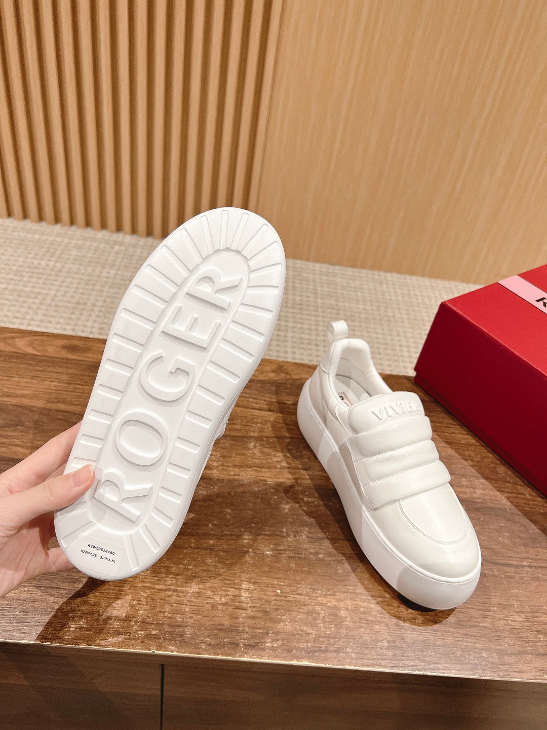 RV 雲朵𝐏𝐮𝐟𝐟休閒鞋 白色