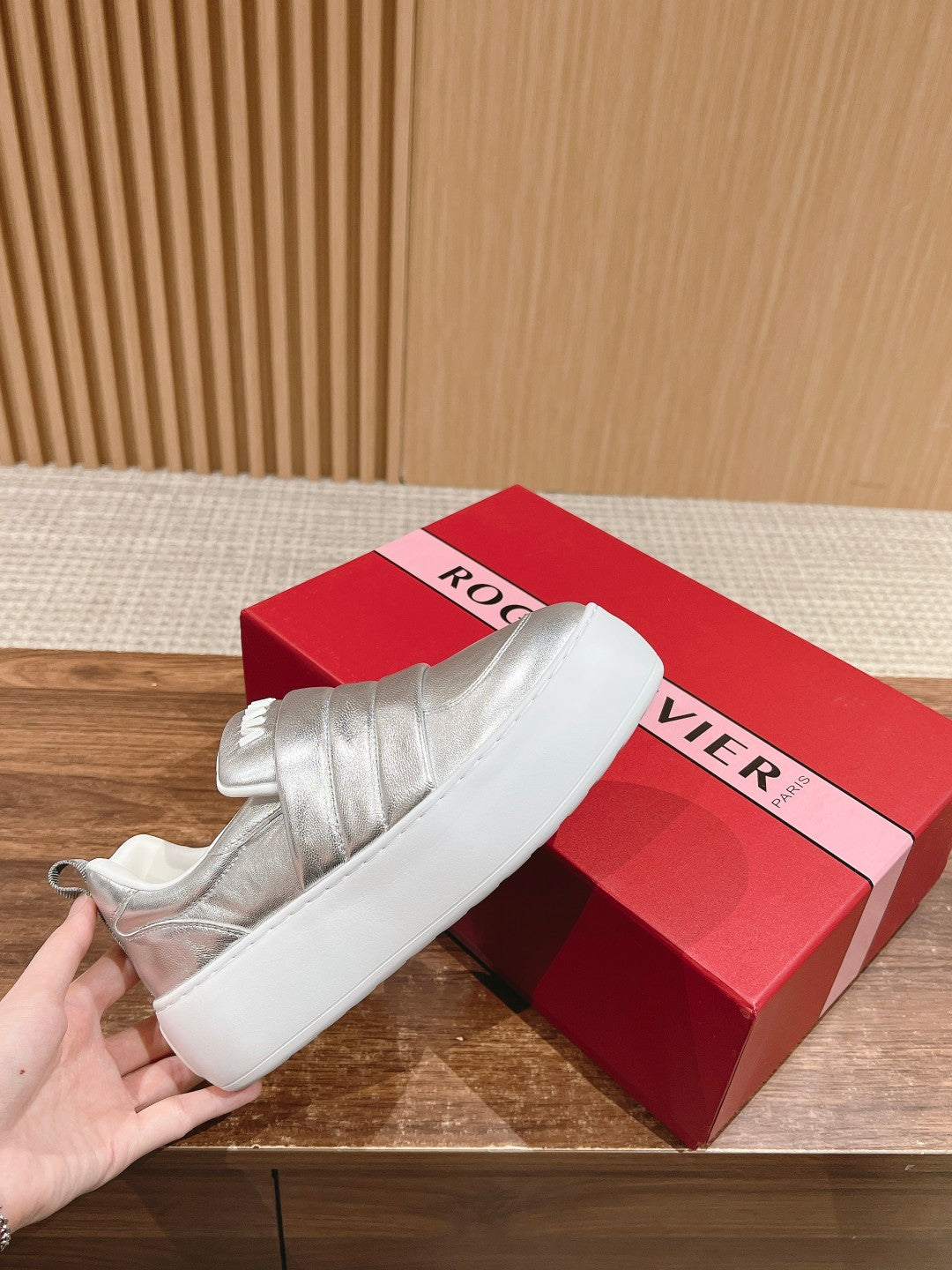 RV 雲朵𝐏𝐮𝐟𝐟休閒鞋 銀色