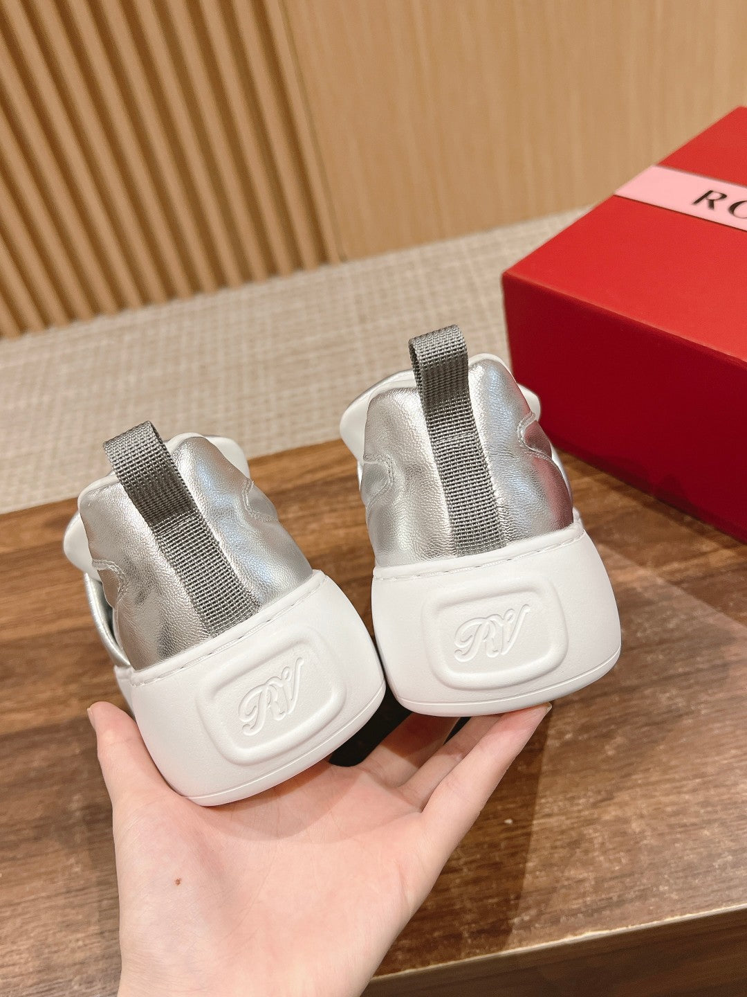 RV 雲朵𝐏𝐮𝐟𝐟休閒鞋 銀色