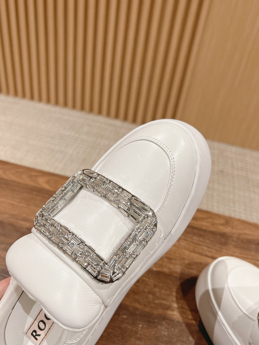 RV 鑽扣雲朵𝐏𝐮𝐟𝐟休閒鞋 白色