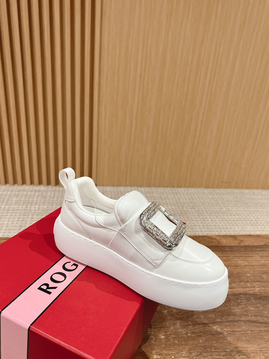 RV 鑽扣雲朵𝐏𝐮𝐟𝐟休閒鞋 白色